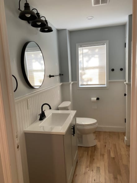 Building Photo - 68-70 College St