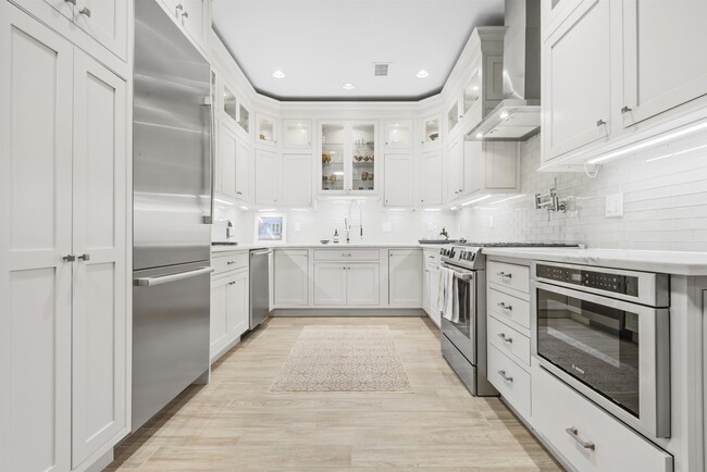 Building Photo - 231 1st St