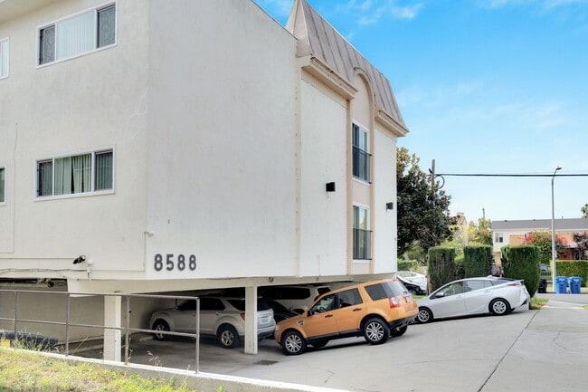 Interior Photo - 8588 Horner St