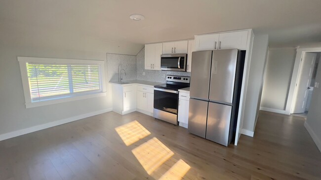 Primary Photo - 669 W Marine Dr