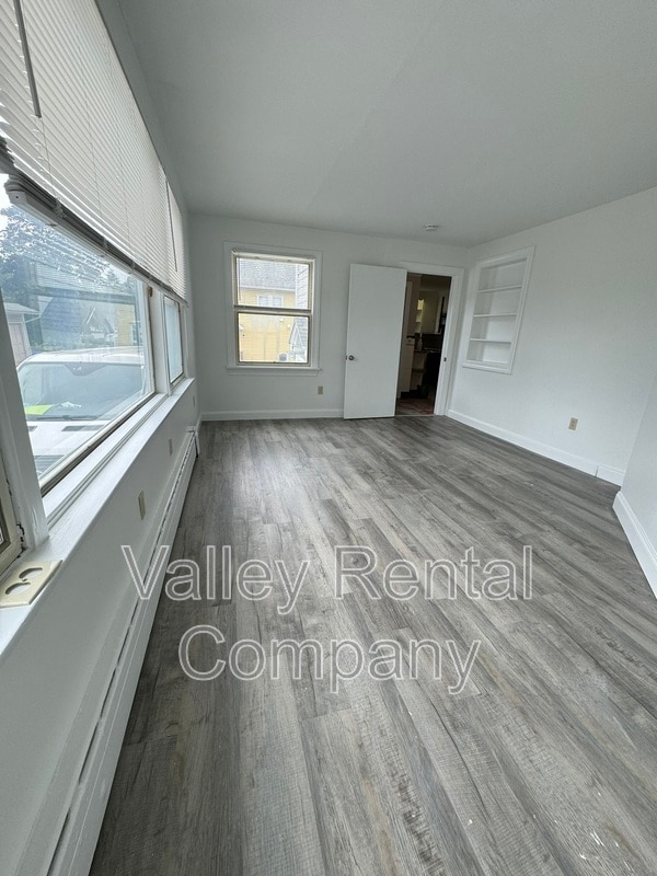 Building Photo - 64 Lyman St