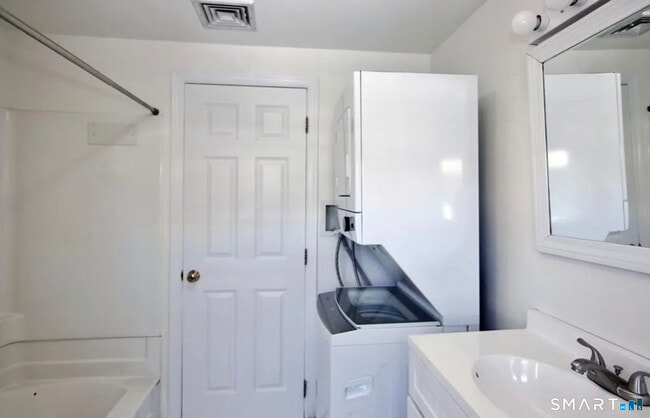 Building Photo - 16 Haviland St