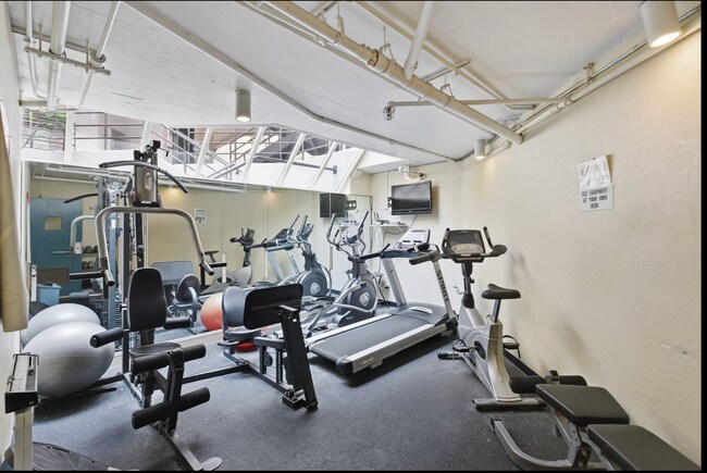 Building Photo - Beautiful 1Bd/1Ba in the Heart of Pacific Heights