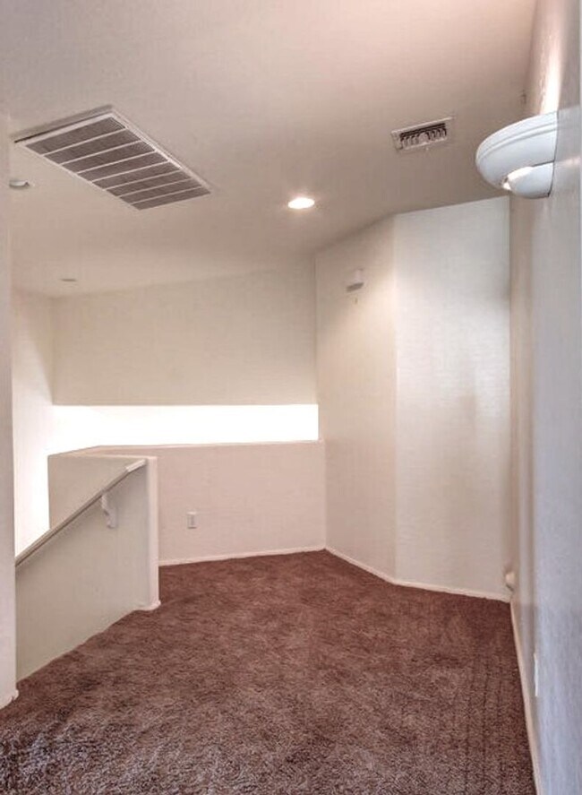 Building Photo - 1613 S 105th Dr