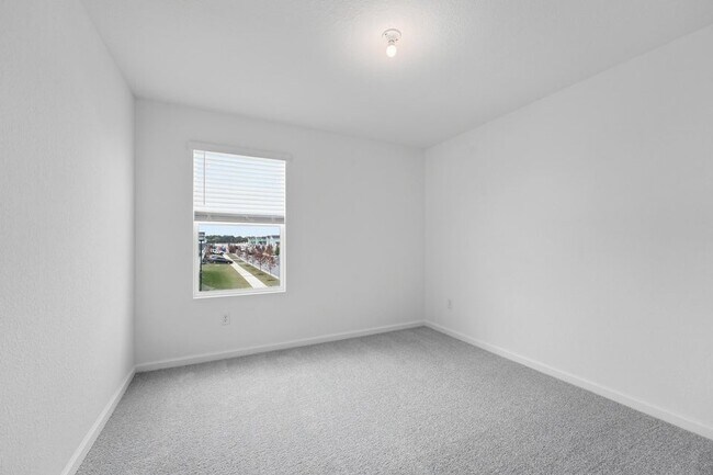 Building Photo - 10485 NW Suncrest Lp