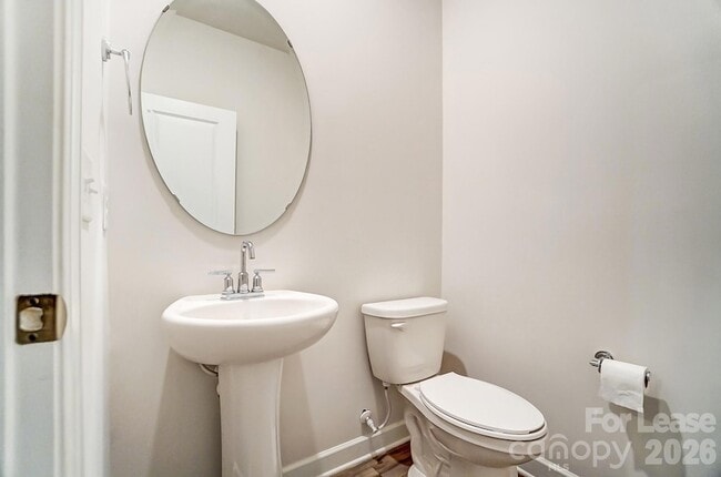 Building Photo - 3026 Lisburn St