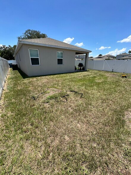 Building Photo - 904 Blue Creek Dr