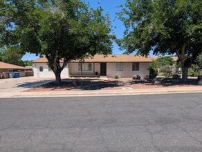 Building Photo - Six Bedroom Home in Bloomington Ranches