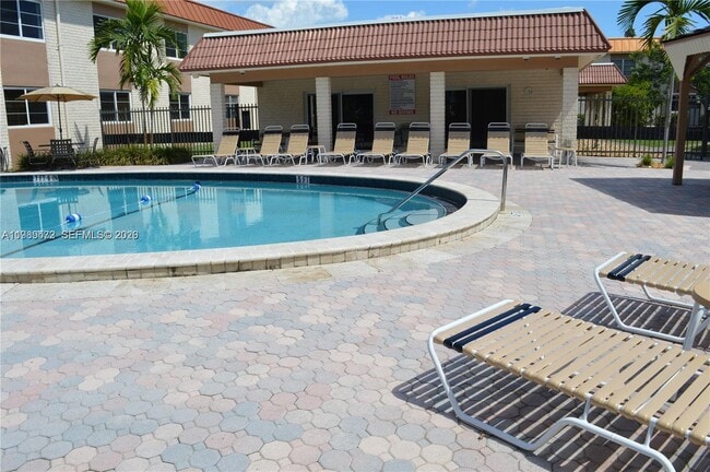 Building Photo - 9 NE 19th Ct