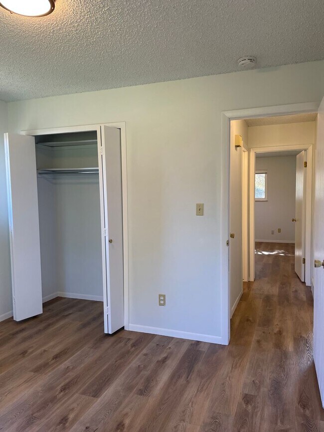 Building Photo - 2143 Ryeland Ln