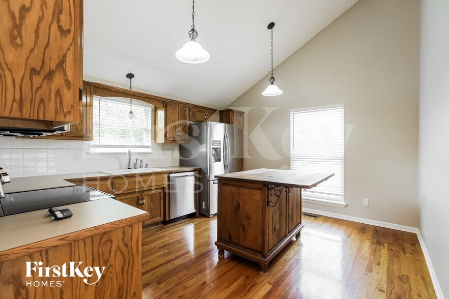 Building Photo - 7016 N Bristol Ave