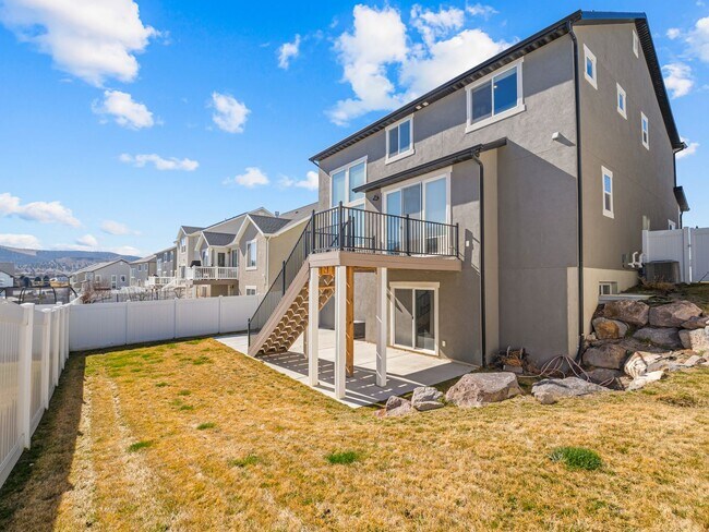 Building Photo - 5 Bed / 3.5 Bath Home in Saratoga Springs – Spacious Living Near Utah Lake