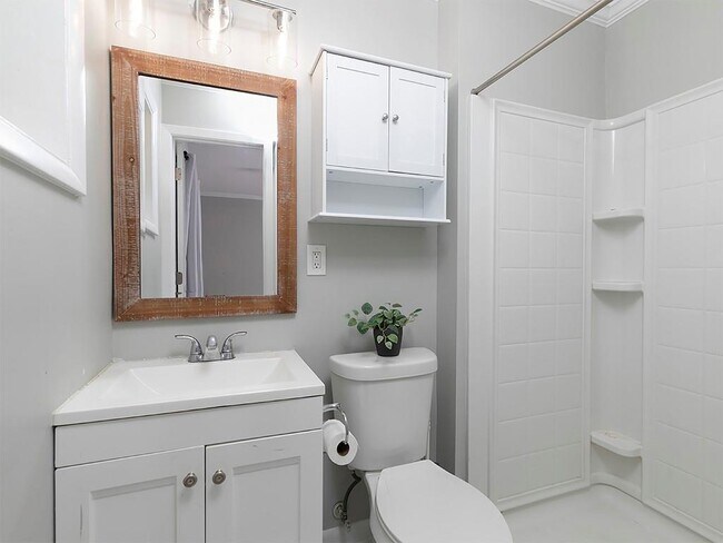 Building Photo - 3249 Howell Dr