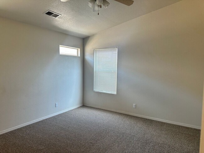Building Photo - 5647 Valle Alegre Pl NW