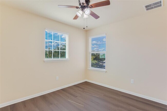 Building Photo - 604 Red Tails Dr