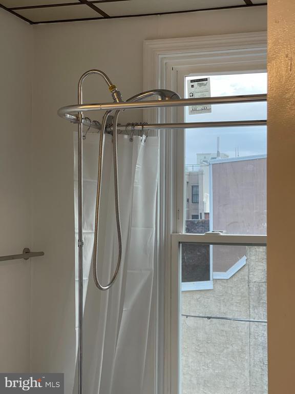 Building Photo - 613 S 8th St