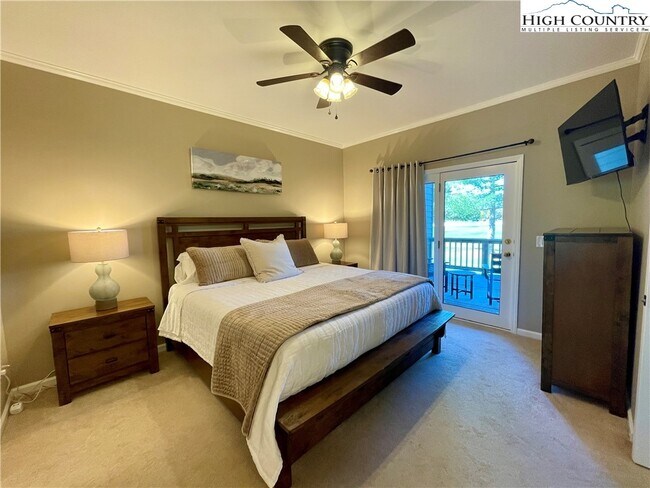 Building Photo - 419 E Landing Dr