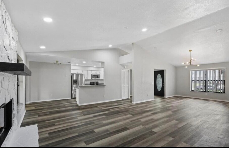 Building Photo - 2024 SW Monterrey Ln