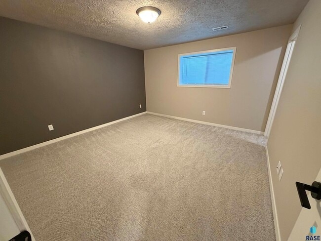 Building Photo - 2607 E Sunburst Dr
