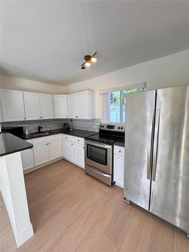 Building Photo - 1540 NE 118th St