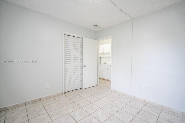 Building Photo - 6650 Miller Dr