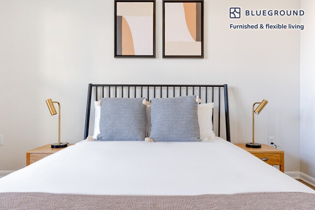 Building Photo - 3001 Esperanza Crossing