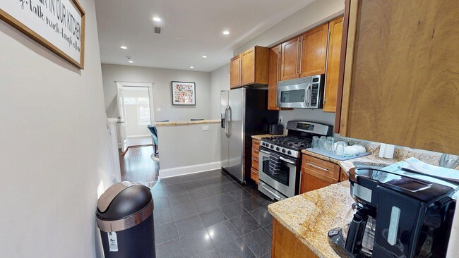 Building Photo - 1341 Franklin St NE