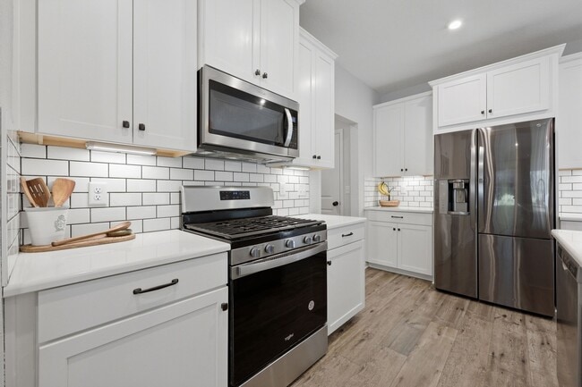 Building Photo - 184 Dahlia Falls Dr