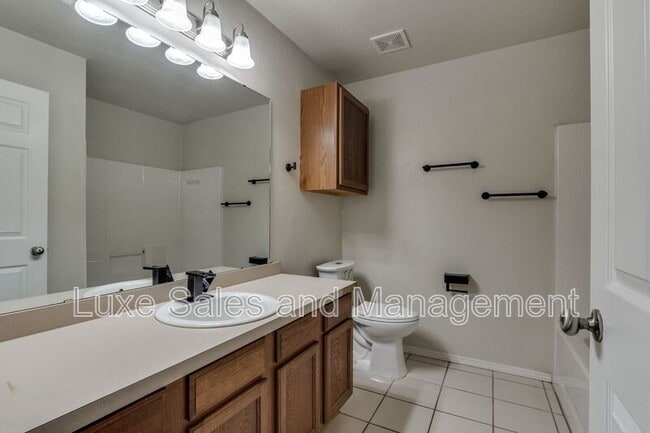 Building Photo - 1736 W Palm Pl