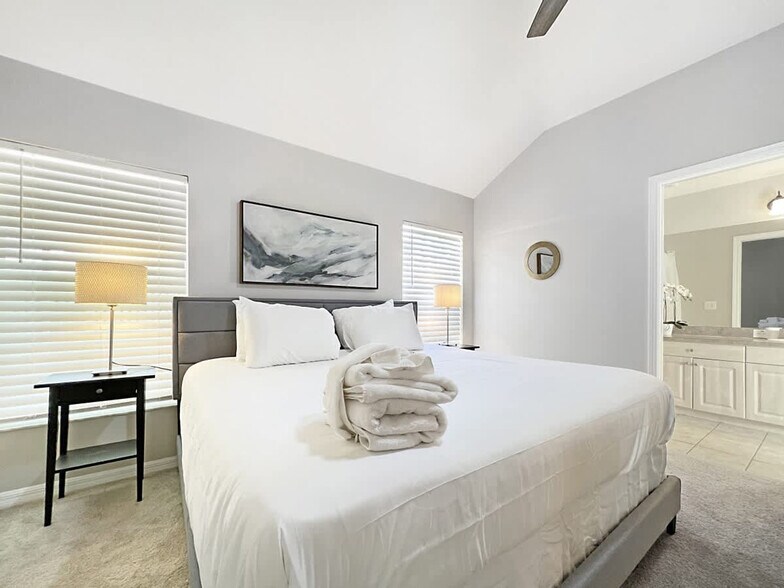 Building Photo - 24604 Siena Dr