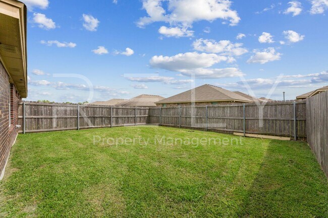Building Photo - PM1-TEMP603 W Karey Dr