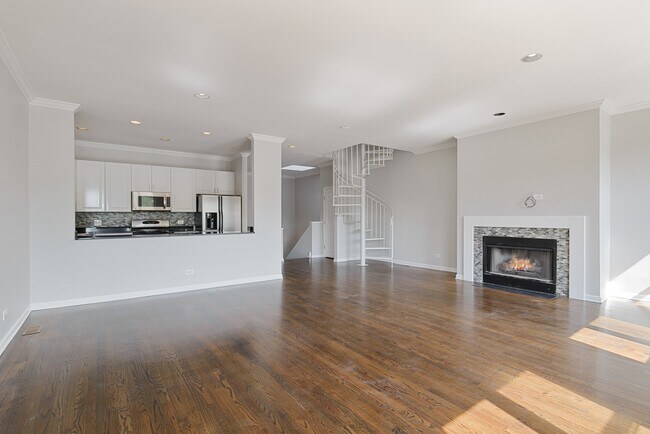 Building Photo - 2632 N Halsted St