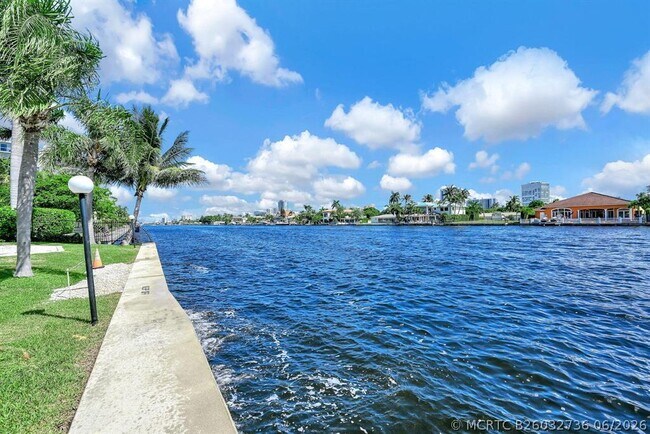 Building Photo - 6417 Bay Club Dr