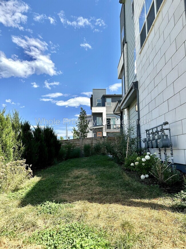 Building Photo - 1580 W 68th Ave