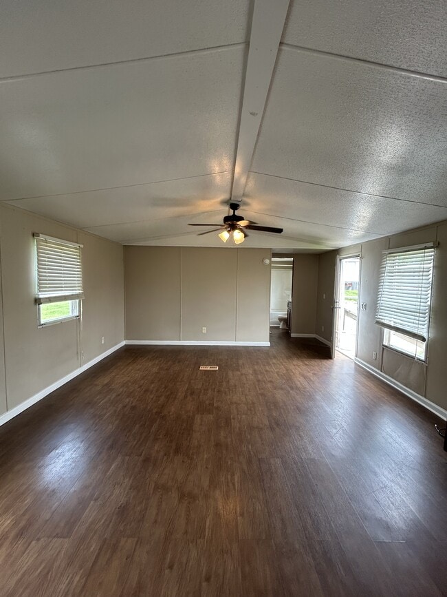 Building Photo - 313 Belew St