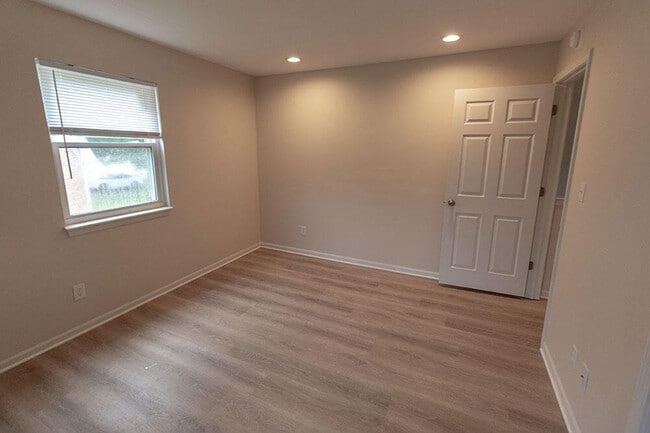 Building Photo - 1915 Mirtle Grove Ct