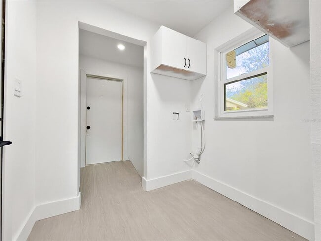 Building Photo - 941 Kathy St