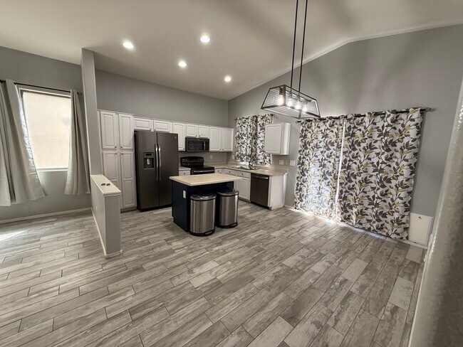 Building Photo - 3972 E Timberline Rd