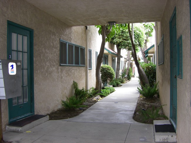 Building Photo - Bixby Court Apartments
