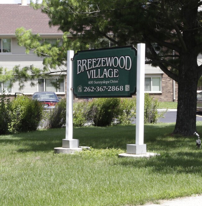 Breezewood Village I 450 Sunnyslope Dr Hartland WI 53029 Apartment
