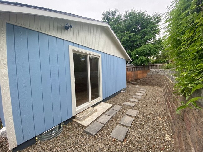 Building Photo - NKE1741