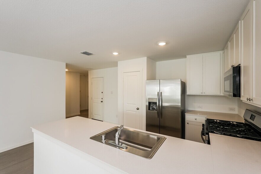 Building Photo - 1820 Javelina St