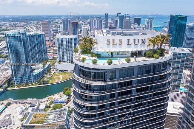 Building Photo - 801 S Miami Ave