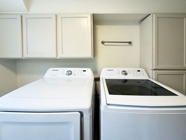 Building Photo - 725 Mimosa Ave