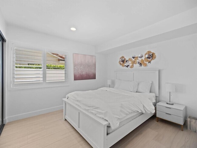 Building Photo - 11748 Via Chona