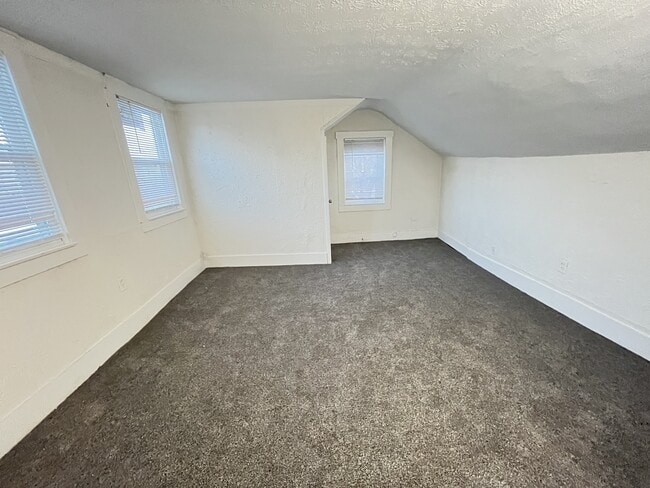 Building Photo - 913 Camp St