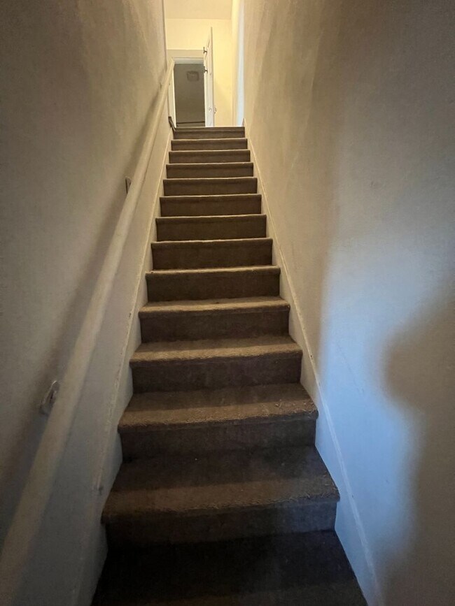 Building Photo - 329/331 N Lincoln