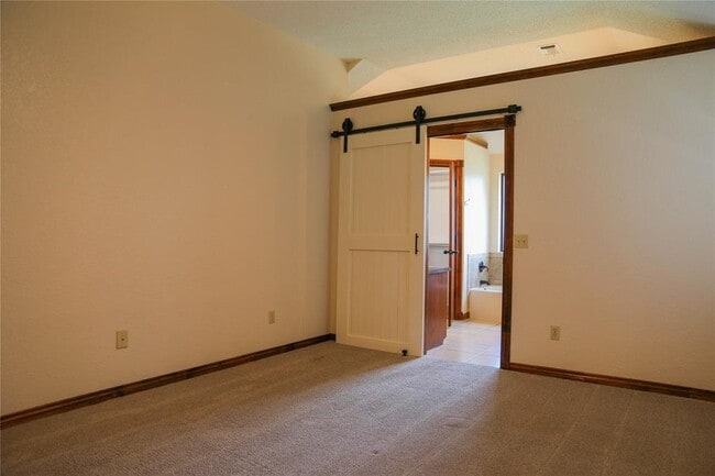 Building Photo - 13000 S Robinson Ave