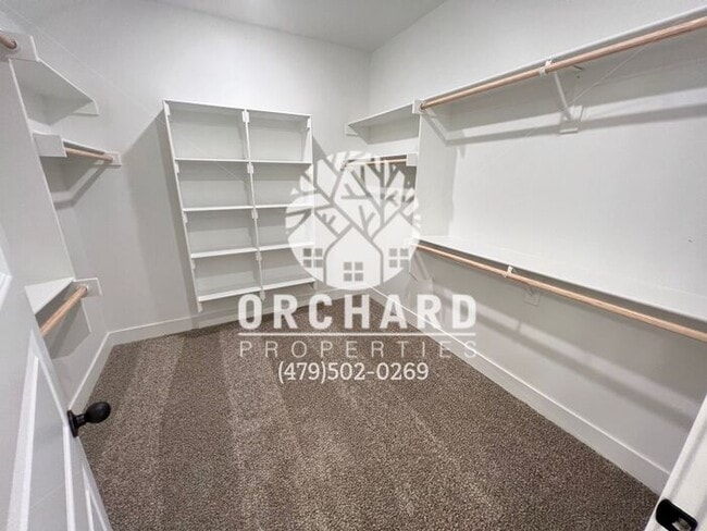 Building Photo - Single Family Home - Open-Concept Cedarwoo...