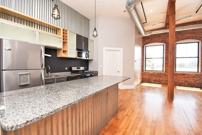 Building Photo - 275 Essex St